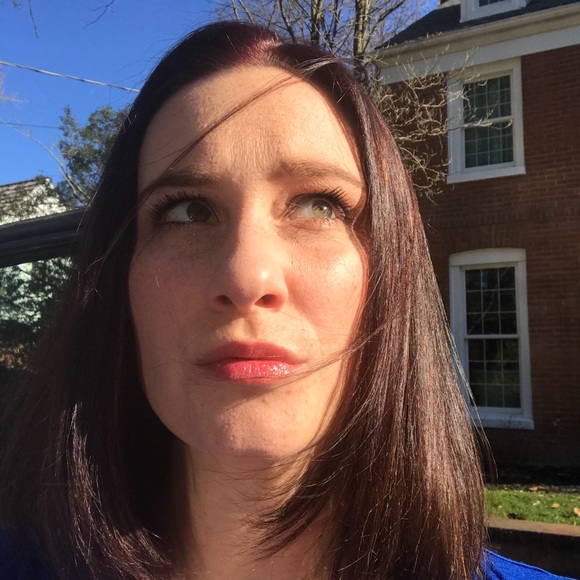 Meet your Posher, Laura - Picture 1 of 1